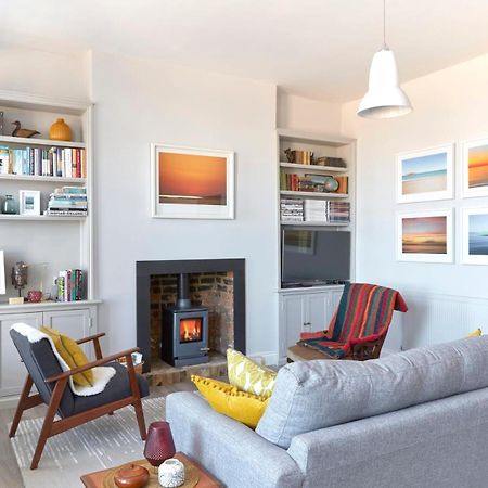 Spacious Beach Front Apartment With Stunning Sea Views Deal Exterior foto